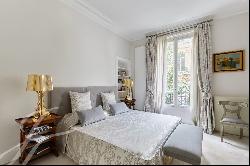 Victor Hugo- Henri Martin 4 bedrooms apartment