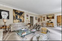 Victor Hugo- Henri Martin 4 bedrooms apartment