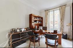 Victor Hugo- Henri Martin 4 bedrooms apartment