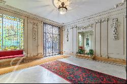 Victor Hugo- Henri Martin 4 bedrooms apartment