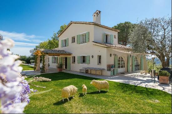 Elegant family property with view, south-west facing