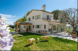 Elegant family property with view, south-west facing