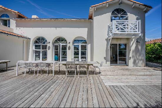 exceptional villa in the prestigious Golden Triangle of Prefailles