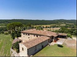 Farmhouse with a View of Montarrenti Castle