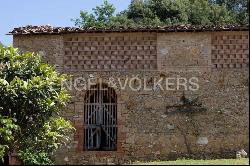 Farmhouse with a View of Montarrenti Castle