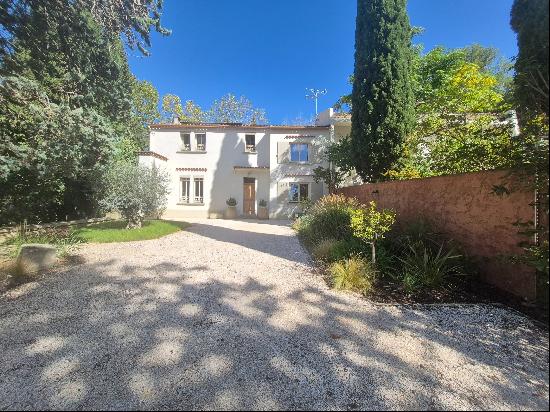 MAISON DE CARACTERE AVEC TERRAIN ARBORE ET PISCINE