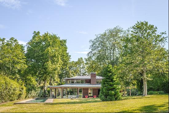 Contemporary house with pool