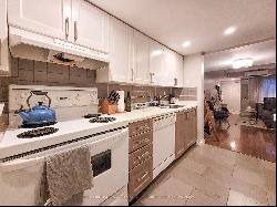 6 Portland St Unit C, Toronto ON M5V3N6