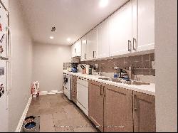 6 Portland St Unit C, Toronto ON M5V3N6