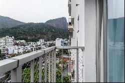 Apartment with stunning views of Lagoa in a prime location