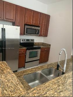 3001 NE 185th St Unit 422, Aventura FL 33180