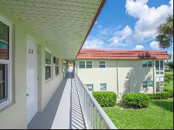 29 Pine Arbor Lane Unit 204, Vero Beach FL 32962