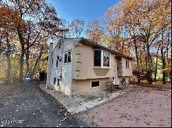 107 Surrey Drive, Lords Valley PA 18428