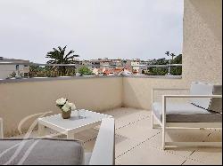 Beautiful penthouse in the residential Palm Beach area