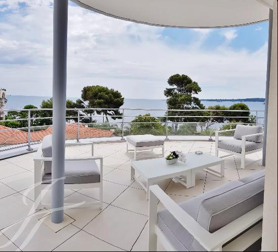 Superb penthouse in the Palm Beach residential area