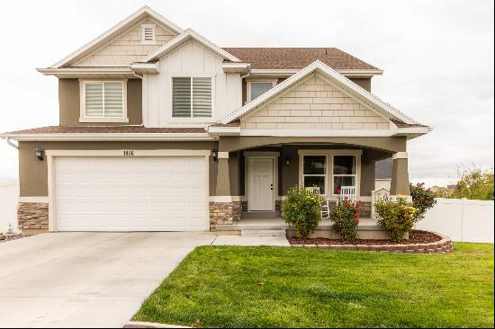 Views of The Wasatch Mountains and Utah Lake From This Stunning 2 Story