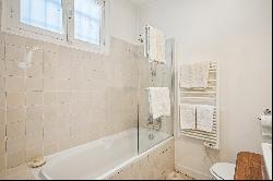 Paris 3ème - Commercial - Charming flat with lift - 2 bedrooms 2 bathrooms