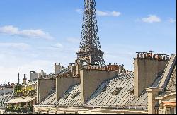 Paris VII - Breathtaking view of the Eiffel Tower