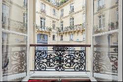 Near Place des Vosges - 2 bedroom, 2 bathroom commercial flat