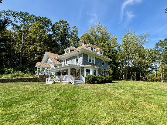 Charming Farmhouse in North Salem