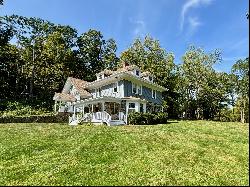 Charming Farmhouse in North Salem