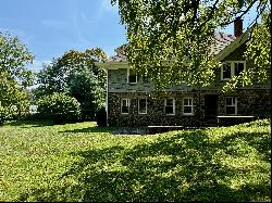 Charming Farmhouse in North Salem