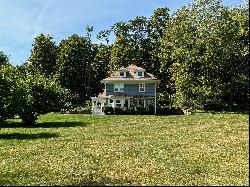 Charming Farmhouse in North Salem