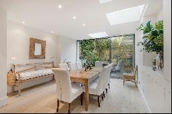 An attractive and light filled four bedroom family home in the heart of Chelsea