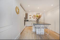 An attractive and light filled four bedroom family home in the heart of Chelsea