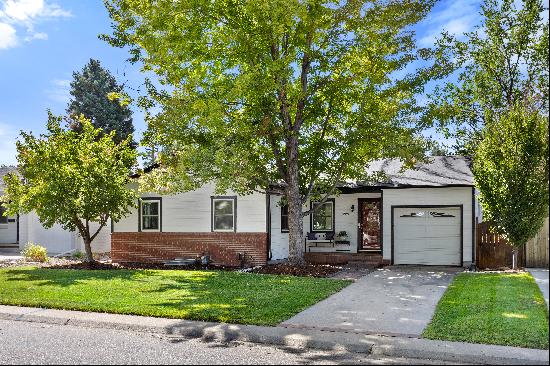  Beautifully Remodeled 3 bed/2 bath Charming Cottage 