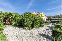 Gordes - Ensemble de 3 maisons avec piscines et dependances