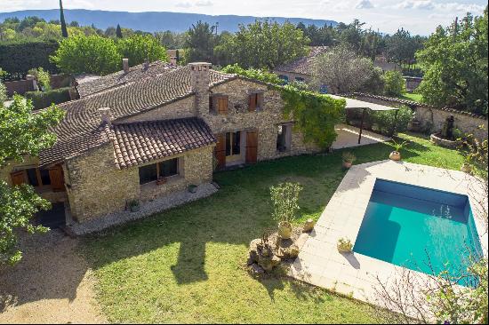 Gordes - Ensemble de 3 maisons avec piscines et dependances