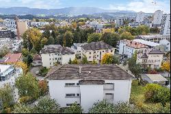 Apartment with character to renovate in a sought-after area