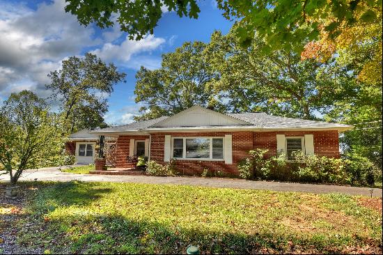 Classic Brick Ranch-Style Home In Blue Ridge