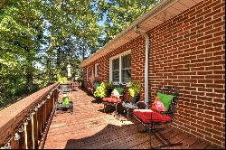 Classic Brick Ranch-Style Home In Blue Ridge