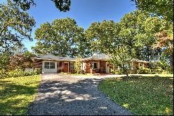 Classic Brick Ranch-Style Home In Blue Ridge