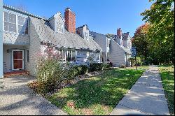 Charming Townhouse in Woodfield Village