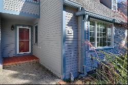 Charming Townhouse in Woodfield Village