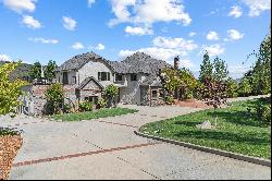 Luxurious 30-Acre Retreat in Los Gatos!