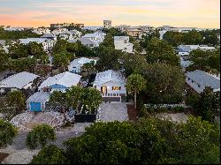 Remodeled Beach Cottage With Private Yard Just Off 30A