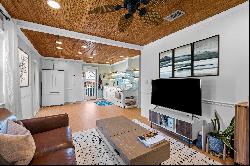 Remodeled Beach Cottage With Private Yard Just Off 30A