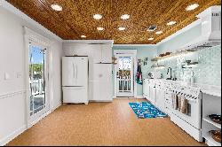 Remodeled Beach Cottage With Private Yard Just Off 30A