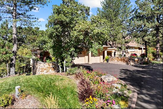 Lovely Castle Pines Golf Club Cottage in The Village at Castle Pines 