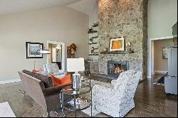 Lovely Castle Pines Golf Club Cottage in The Village at Castle Pines 