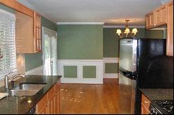 Beautifully Updated Three Bed, Two Bath Home in Chamblee