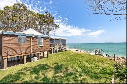 UNOBSTRUCTED FRONT-ROW VIEWS SPANNING MORETON BAY