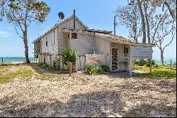 UNOBSTRUCTED FRONT-ROW VIEWS SPANNING MORETON BAY