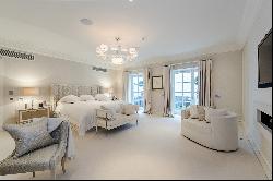 Stunning four bedroom apartment located on Upper Grosvenor Street