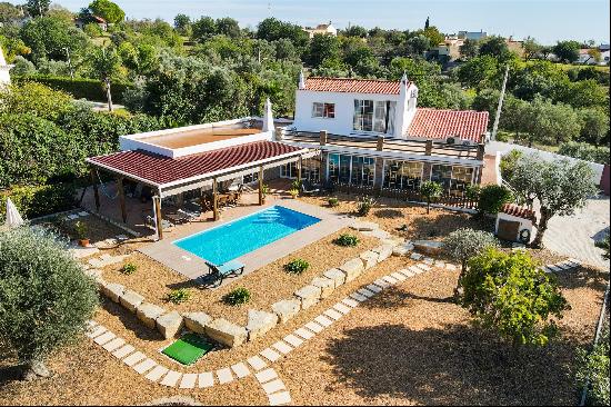 Detached house, 6 bedrooms, for Sale