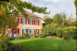 Village house in the heart of the old village of Gland